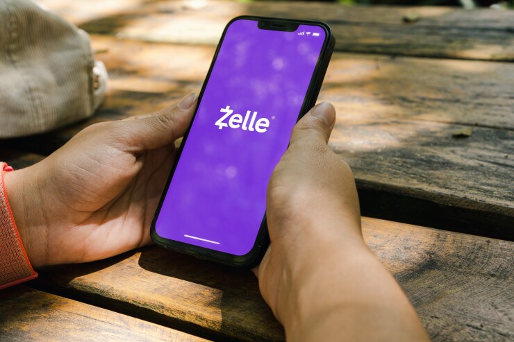 Zelle in hands
